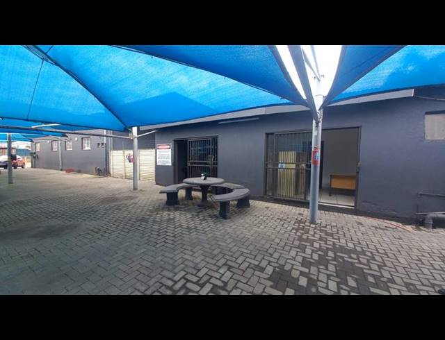 BUSINESS PROPERTY TO RENT IN CLAREMONT